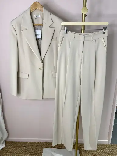 Ensemble tailleur-pantalon